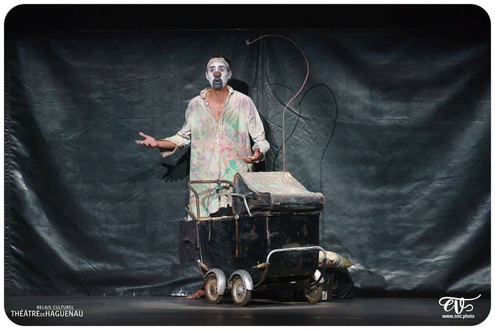 TROP PRÈS DU MUR (TYPHUS BRONX)